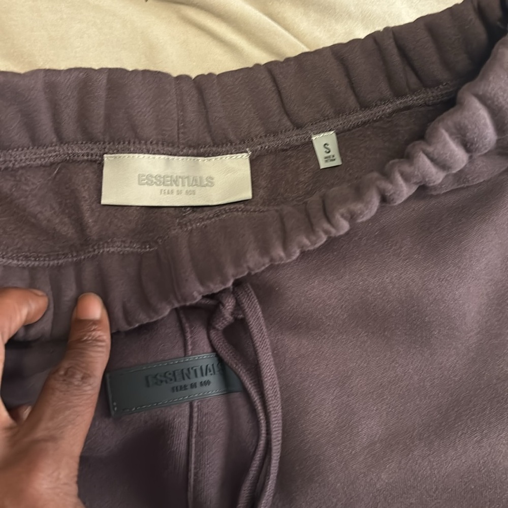 Essentials shorts - Picture 2 of 2